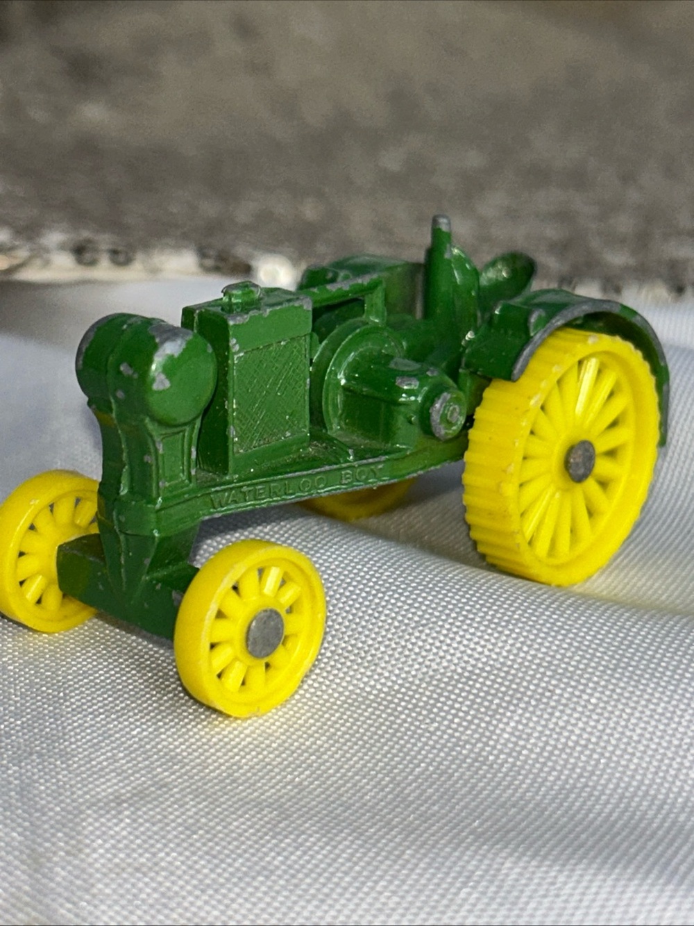 Waterloo boy Vintage Die-cast John Deere 1/64 VTG toys